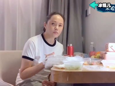 伊能静高调晒马甲线，却仍表示不可以放纵，是为了女儿