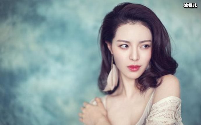 钟楚曦穿吊带仙气十足，好身材太美了