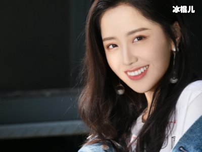 王艺瑾笑起来有多甜，网友：心都融化了