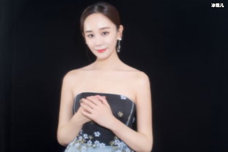 海陆亲自给金莎剥虾的做法暖心圈粉无数，她真的是情商低