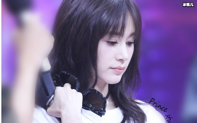 王子文带儿子出现？生父无人知晓