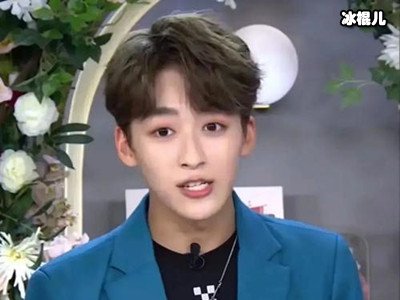 何洛洛自爆使用盗版软件，引争议后发文道歉：接受所有的批评