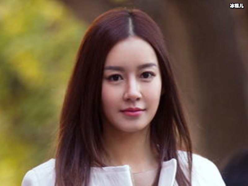 张子萱带安安出门玩却把二胎女儿留家中，小姑娘和爸爸如出一辙