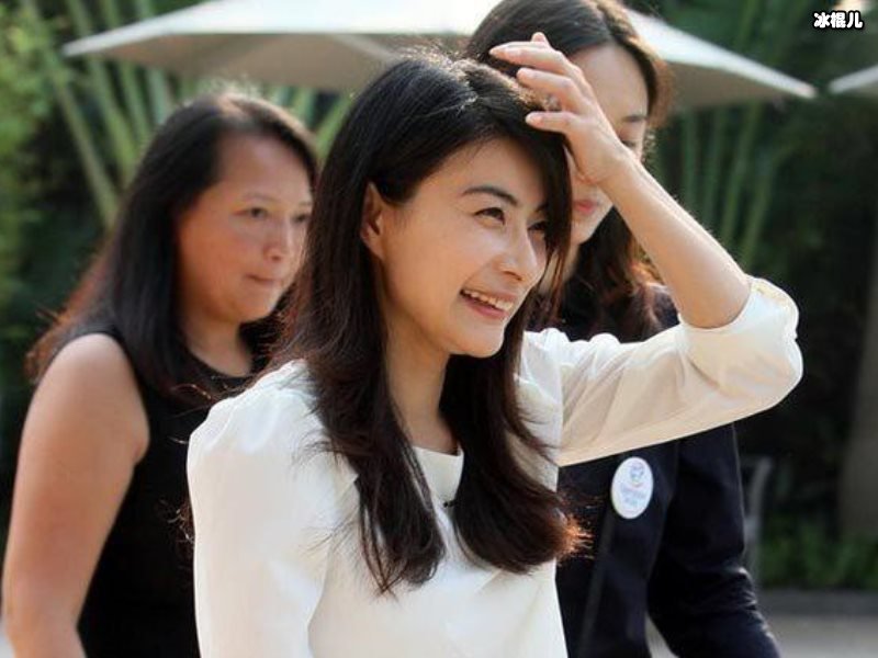 跳水女皇成功俘获梁锦松，二十六岁的年龄差成就最幸福的父女恋