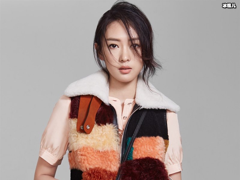 童瑶与老公露面，不像夫妻像父女！