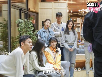 这个世界未免太小了一些，《喜欢你我也是》神秘嘉宾被王菊一眼认出