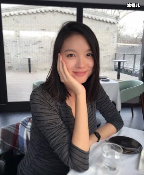 张梓琳孕照爆出，网友羡慕：怀孕还这么瘦，看上去还很年轻