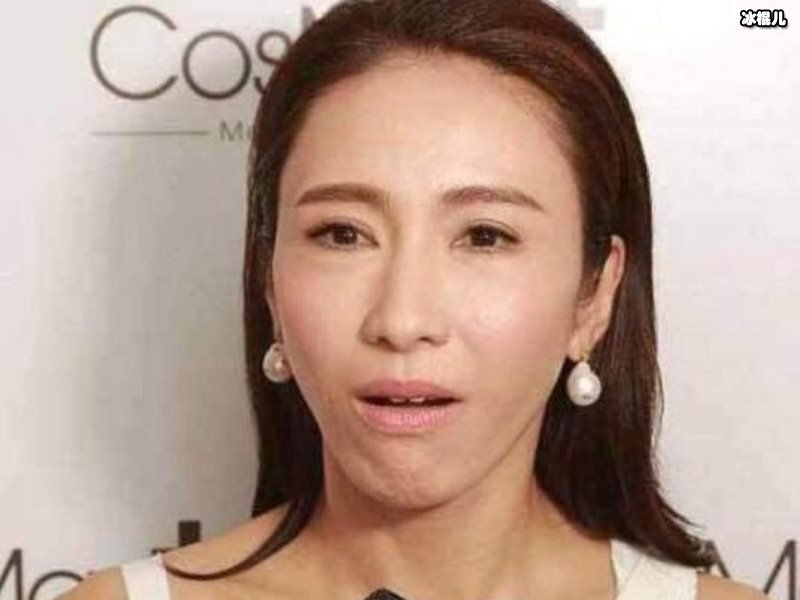 老公罕见出镜，黎姿庆祝父母金婚三女儿被嘲丑