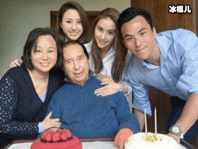 何猷亨前女友现身灵堂是因为复合了？身着丧服去聚会？