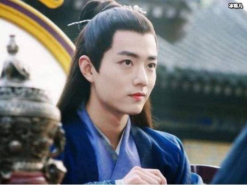肖战微博之夜等待李宇春，握手鞠躬感谢五年前的伯乐之情