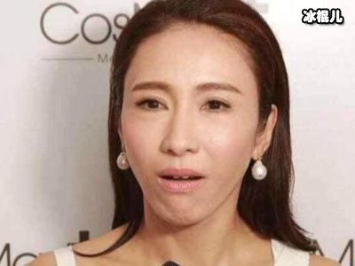 赵敏黎姿海边游玩，身材不像是快50岁的人