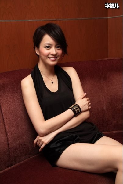 熊黛林合照身高不再是优势，被梁咏琪打败了