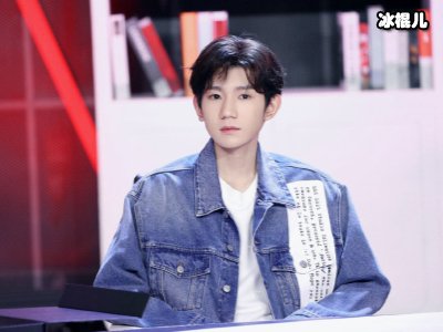 王源化身为热血少年牧尘，为拯救母亲击败邪神与洛璃携手御敌