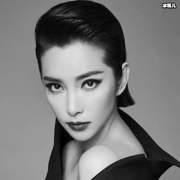 李冰冰晒妹了！姐妹俩跳皮筋似一个模子刻出妹妹还是霸道总裁！