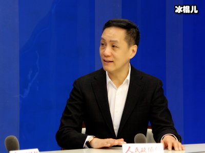 老戏骨冯远征是我们的童年阴影，喜提爱妻狂魔新身份