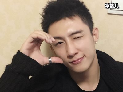 黄景瑜搭档迪丽热巴李沁，无缝衔接剧组