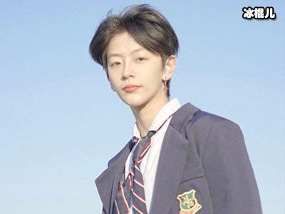 霸气！刘梦回应网友质疑：全网千万粉丝年薪百万，鹿晗表情亮了