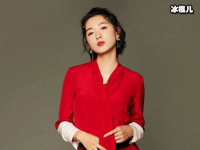 万茜现身北京机场，潮范打扮吸引眼球圈中低调的宝藏女孩