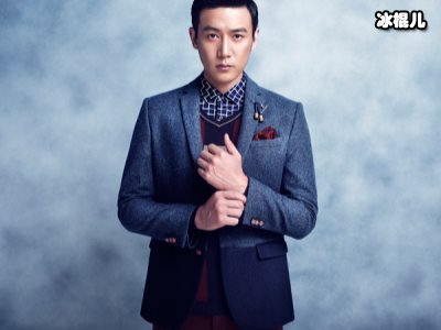 陆毅一家人去迪士尼玩，两个女儿好似双胞胎