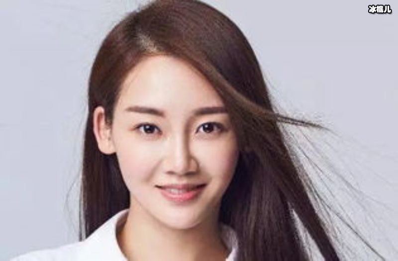 苗苗郑恺高调秀恩爱，宽松衣物难掩孕肚网友预测这次是个儿子