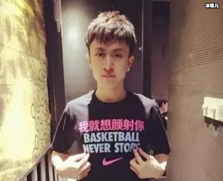 口红王子秦奋是谁练习生出道是一个很有魅力的男生