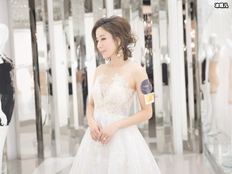 杨怡表示母女平安，晒小珍珠照片