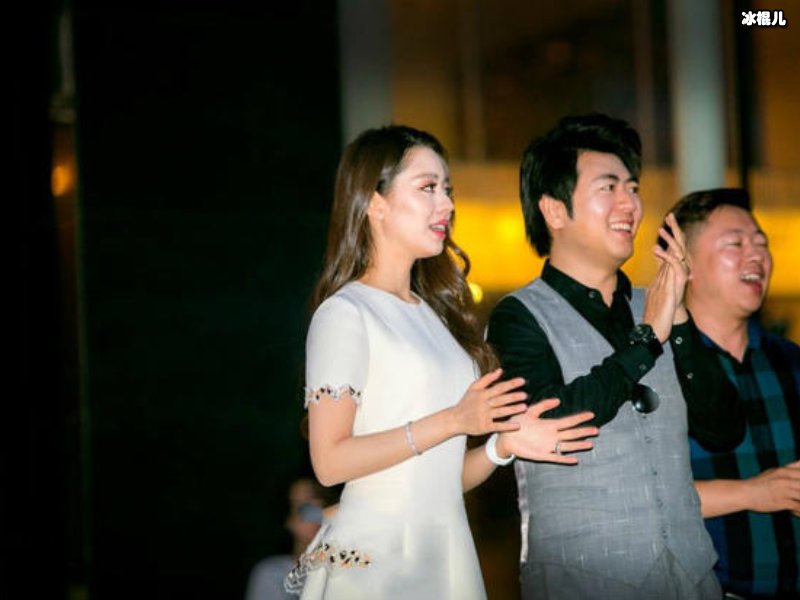 朗朗晒与岳父互动视频，东北话很逗趣身材发福被吐槽为农村妇女