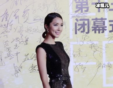 李亚男幸福晒女儿视频，女儿变身加菲猫反遭调笑孩子是用来玩的