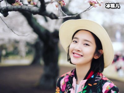 唐艺昕晒生日照片，30岁的女人如此美丽