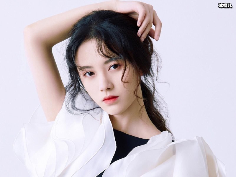 鞠婧祎装动漫少女，张柏芝吃宵夜变瘦明星总对假人设乐此不疲