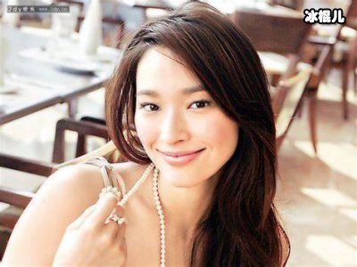 女神吴佩慈出演青春偶像剧《流星花园2》，获得了很多观众的喜爱