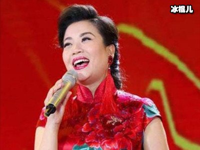 她登上春晚27次，如今依然单身一人，拜师音乐家李谷一