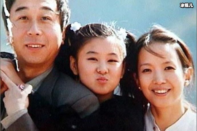 以“冯巩女儿”出道却以“冯巩徒孙”大红，34岁了还那么低调