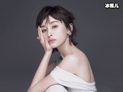 王子文亮片装美到不敢认，举手投足仙气儿满满她是怎么做到的