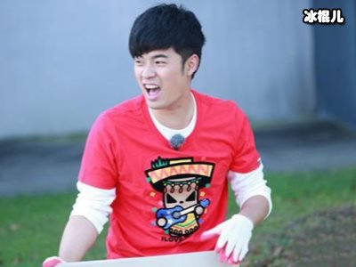 黄明昊拍摄《跑男》之余展现出了神拍手的技能，网友：大师级！