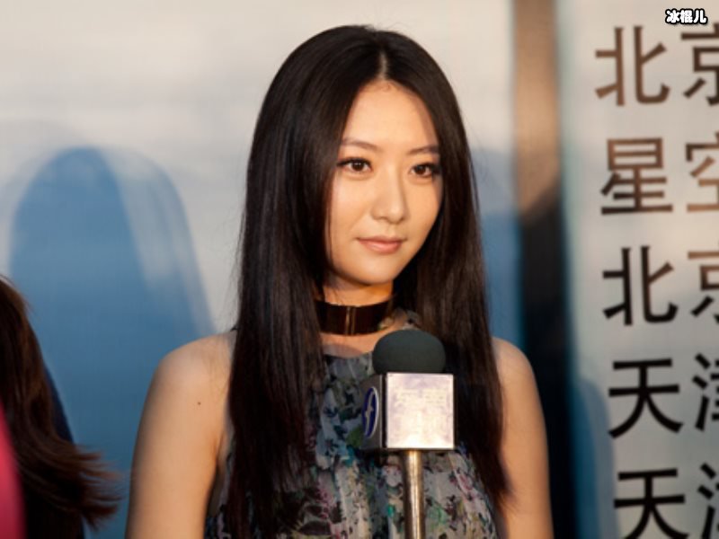 杨奇煜正式官宣结婚，棒棒糖成员如今身家过亿妻子长相神似白冰