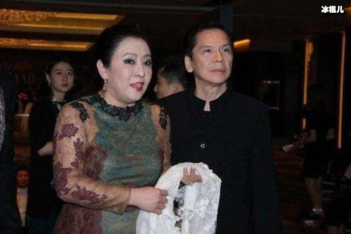 向华强背景被曝光，只因三个人就有现在的成就竟不包括妻子陈岚