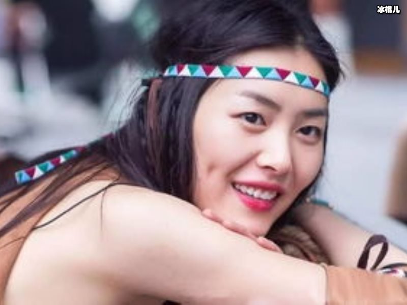 性感与中性怎么平衡协调，大表姐刘雯给你满分答案