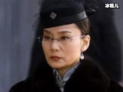 潘虹是家庭剧的专业表演者，被评为世界十大女星现在生活惬意自在