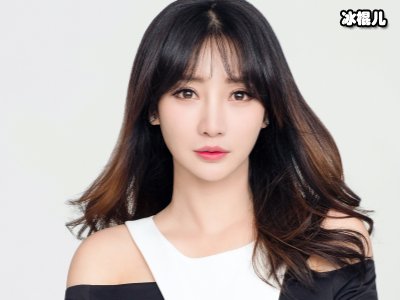 柳岩因性感被封女神但遇到阿朵，她还要叫一声前辈才行