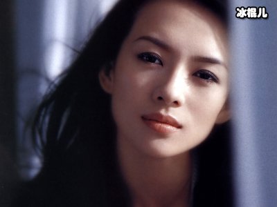 章子怡守传统为满月儿子剃头，一家四口同框温馨幸福