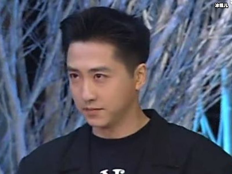 庾澄庆眼睛受伤充血发红，晒图到微博吓坏网友