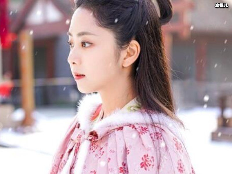 韩栋是一个很有天赋和潜力的演员，在《锦衣之下》中有精彩表现