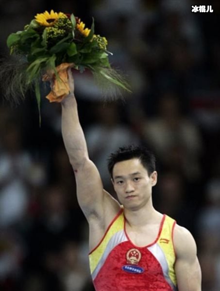 杨威杨云共同抵抗疫情，深入简出却让自己的三个儿女快乐如常