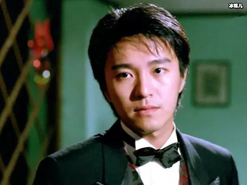 他半路出家当演员一路坎坷终成星爷配角，当红时名气不输郑少秋