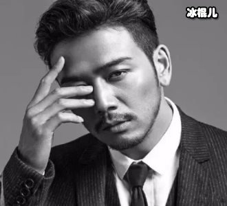杨烁跟着女儿学跳舞，眼神满是宠溺网友：心疼杨雨辰
