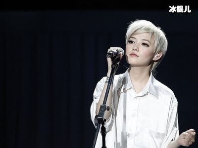 叛逆范晓萱不惑之年还是少女，如今不生孩子不结婚洒脱自由