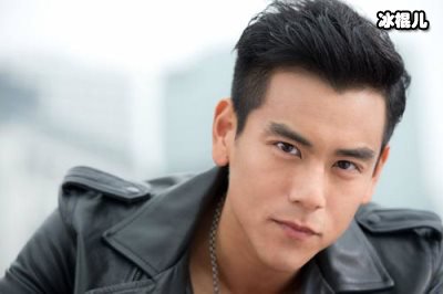 辟谣、捐款鼓励抗疫“战士”，彭于晏的温暖举动感动所有人