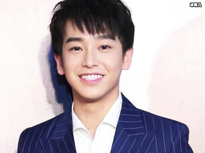 彭昱畅爬树摘椰子周迅严肃脸：没人同意你上去下来！