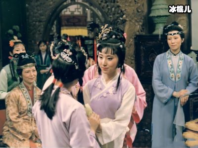 新生代演员蒋梦婕曾在《红楼梦》中有精彩的演绎，演技可圈可点